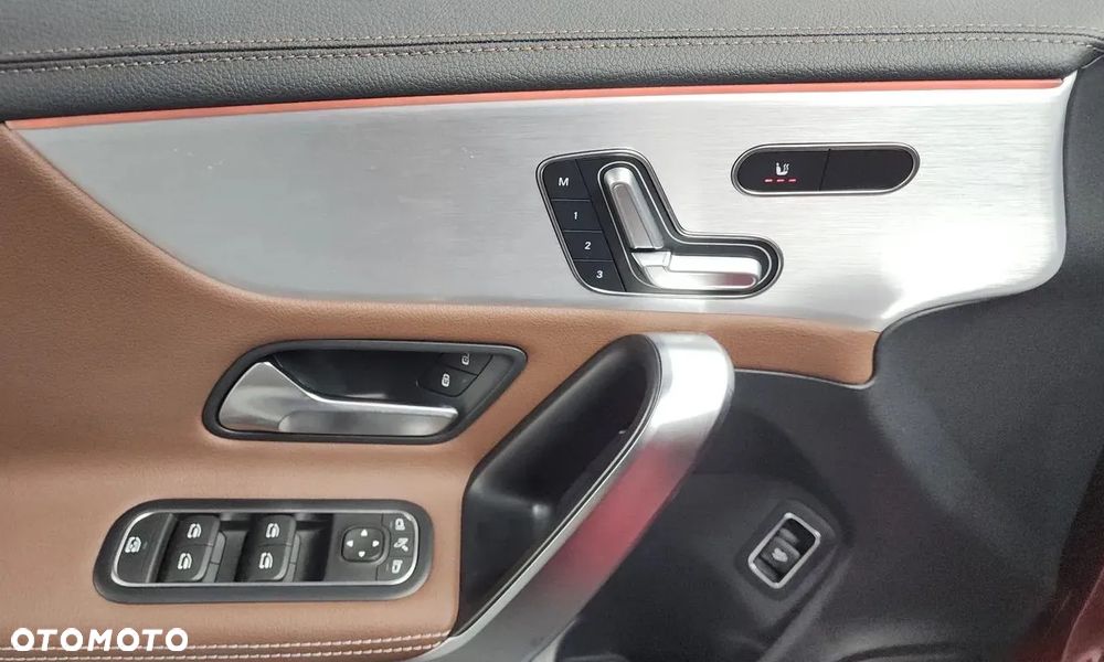Mercedes-Benz CLA 250 4-Matic Progressive 7G-DCT - 23