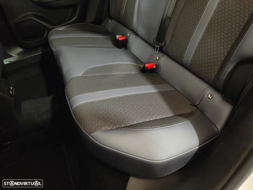 Peugeot 2008 1.2 PureTech Allure - 43