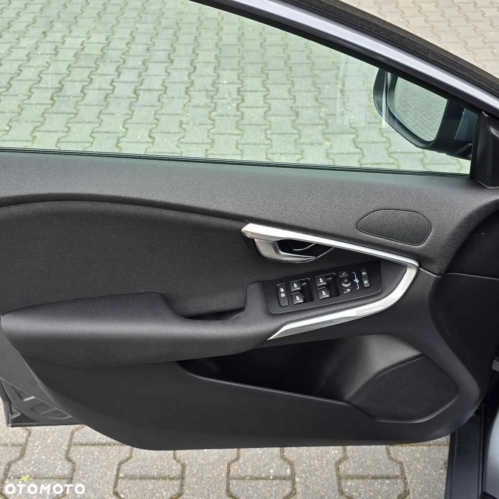 Volvo V40 D2 Drive-E Momentum - 19