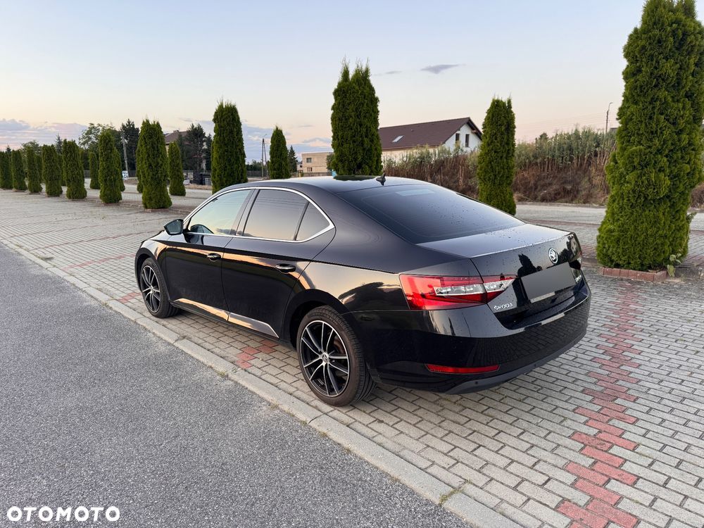 Skoda Superb 2.0 TDI Ambition DSG - 4