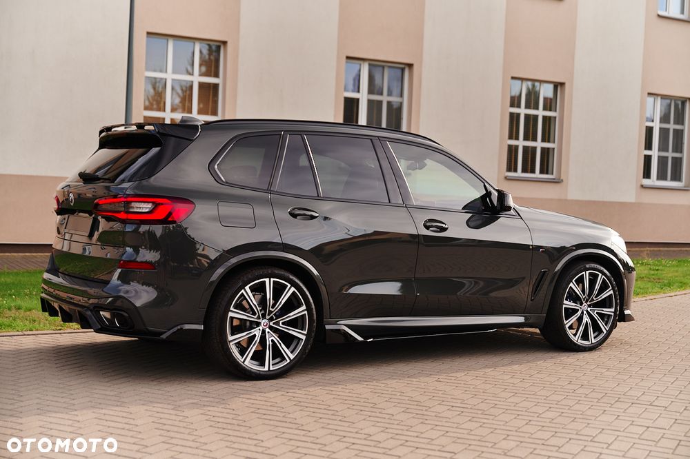 BMW X5 M M50i - 16