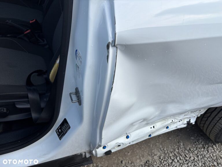 Ford Transit Courier - 13