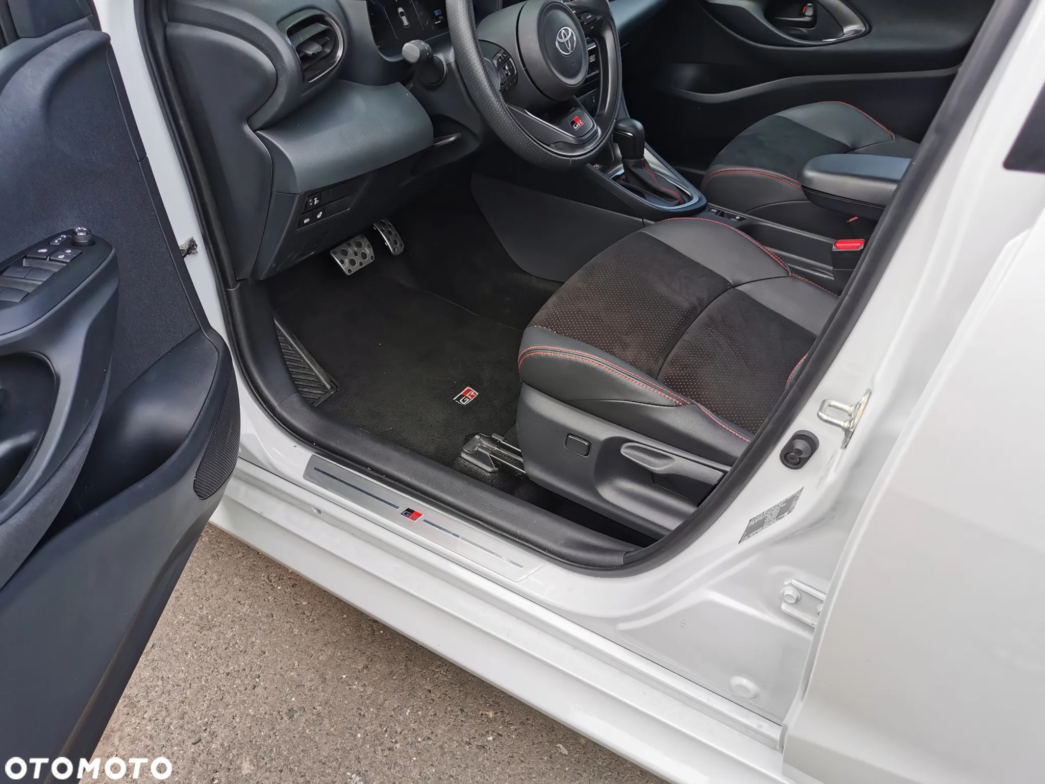 Toyota Yaris Hybrid 1.5 GR Sport - 21
