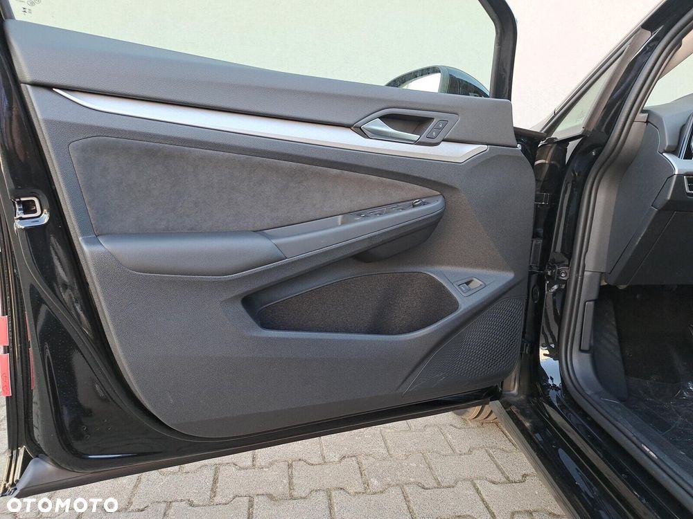 Volkswagen Golf Variant - 11