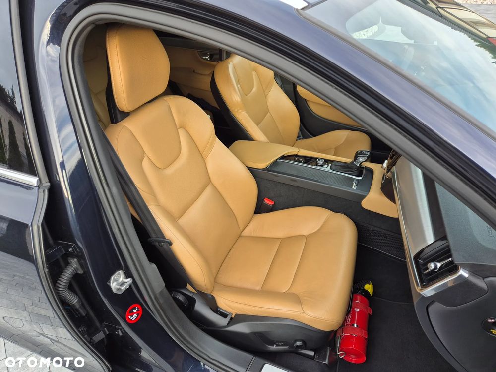 Volvo V90 D3 Momentum Pro - 35