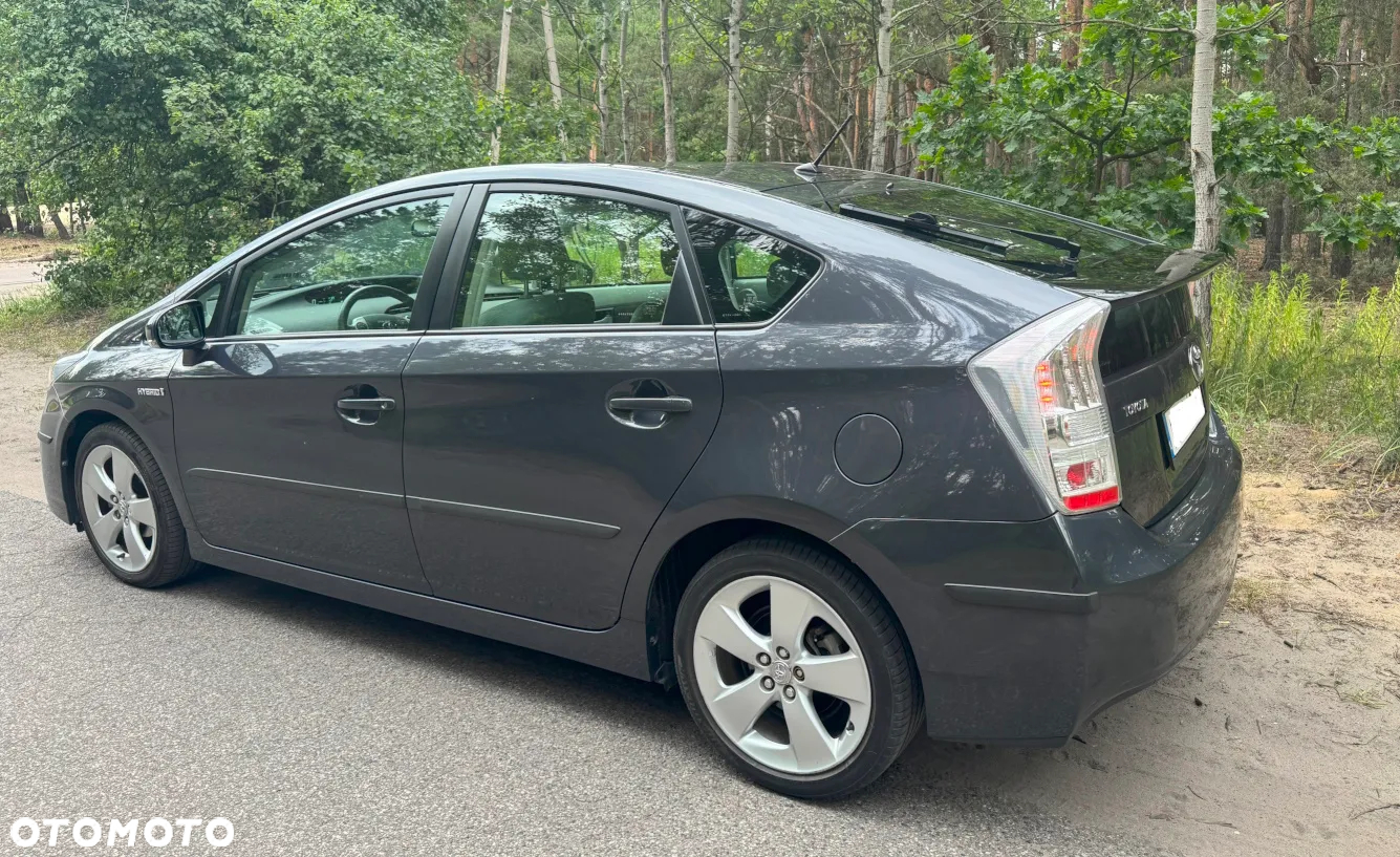 Toyota Prius (Hybrid) - 6