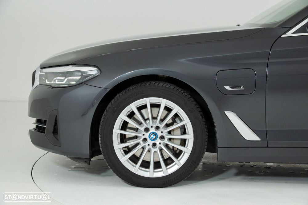 BMW 530 e - 16