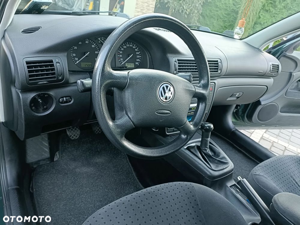 Volkswagen Passat 1.8 Comfortline - 14