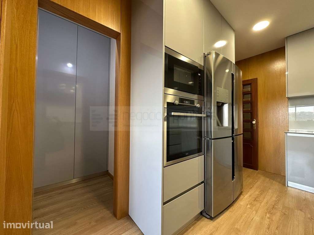 Apartamento T3 ultimo andar com terraço e marquise, garagem individ... - Grande imagem: 5/36