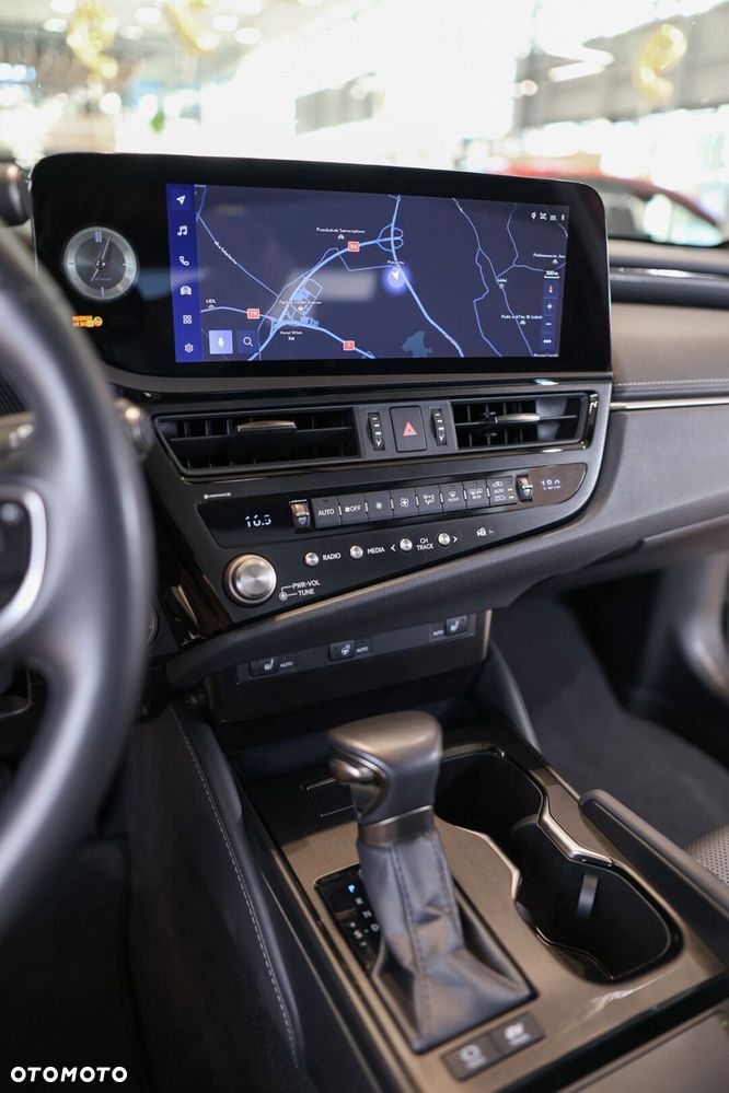 Lexus ES 300h Business Edition - 18