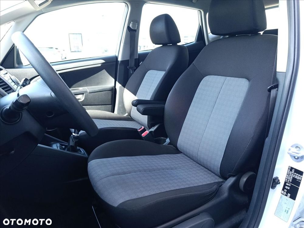 Kia Venga 1.6 M - 11