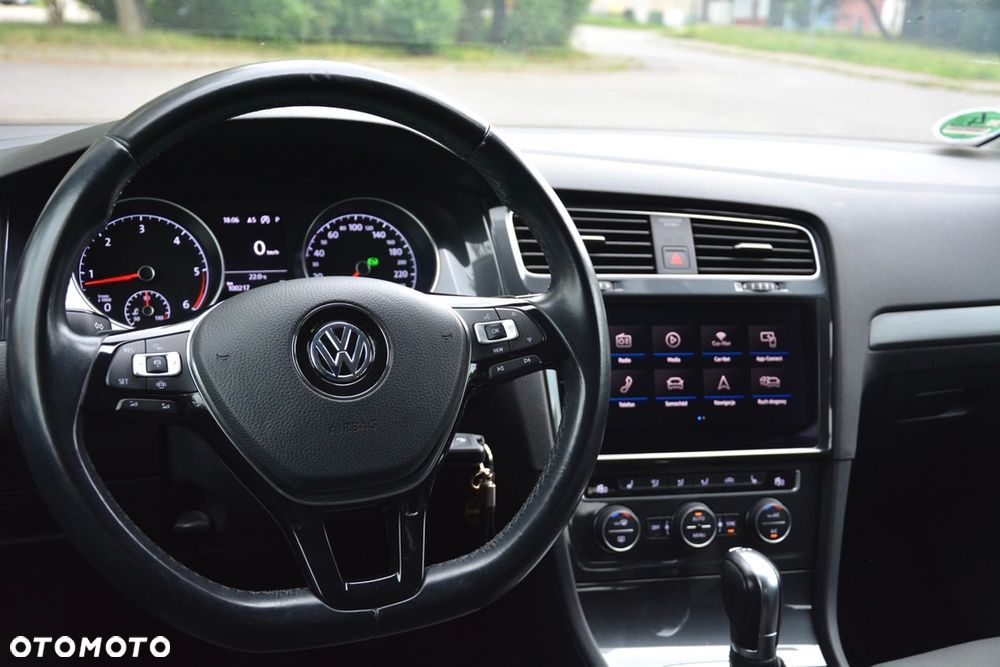 Volkswagen Golf - 10