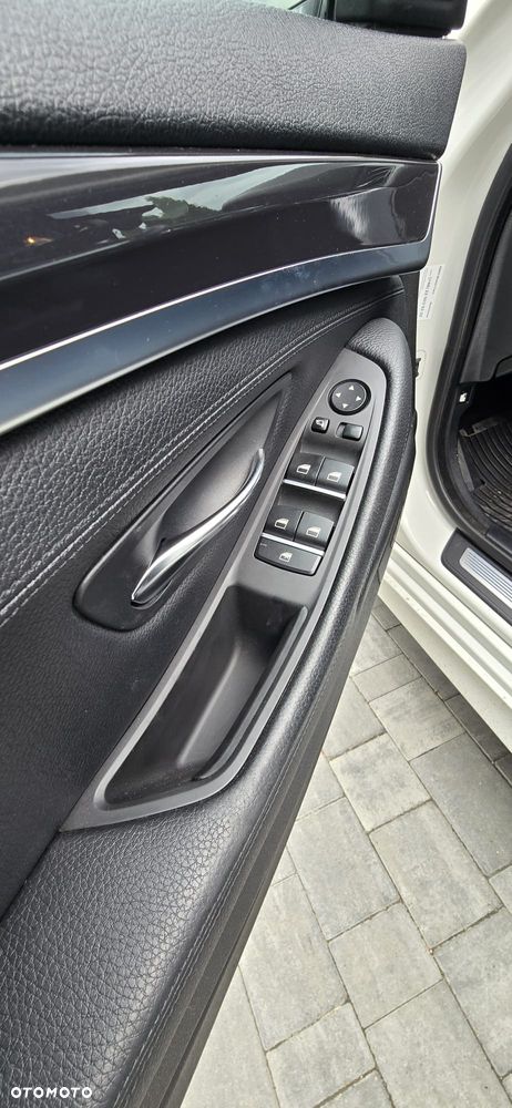 BMW Seria 5 525d xDrive - 12