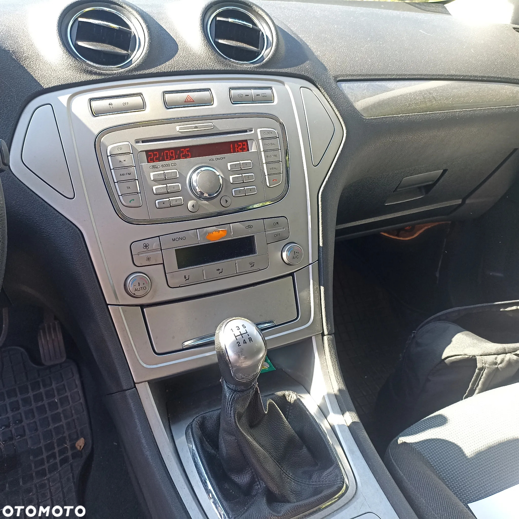 Ford Mondeo 1.6 Ambiente - 12