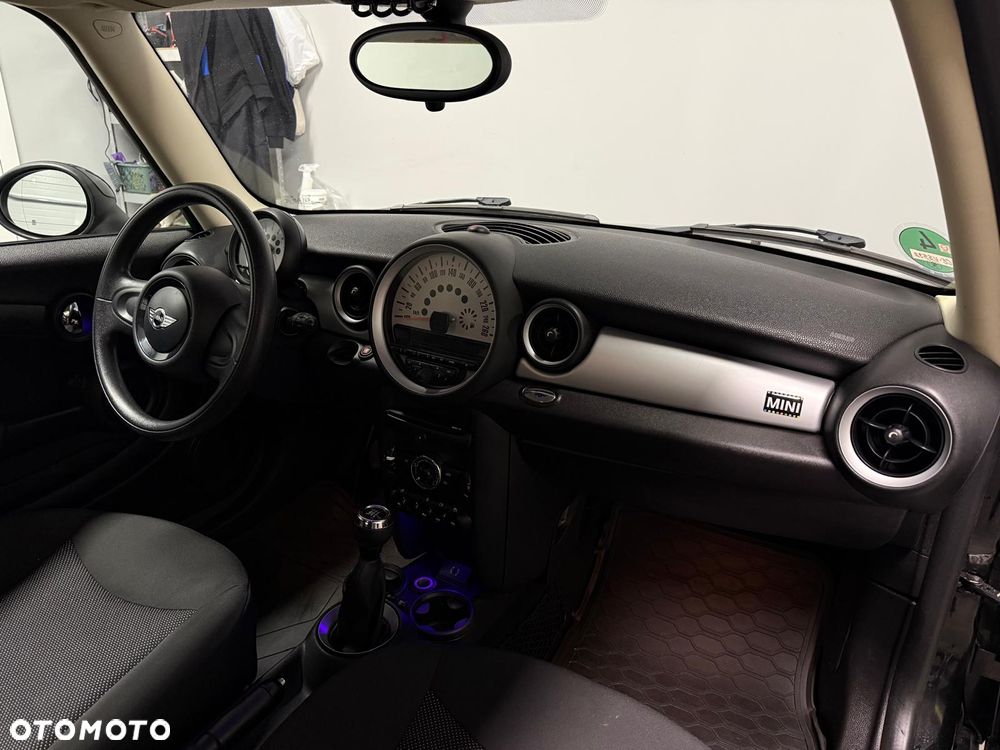 MINI ONE Brick Lane - 11