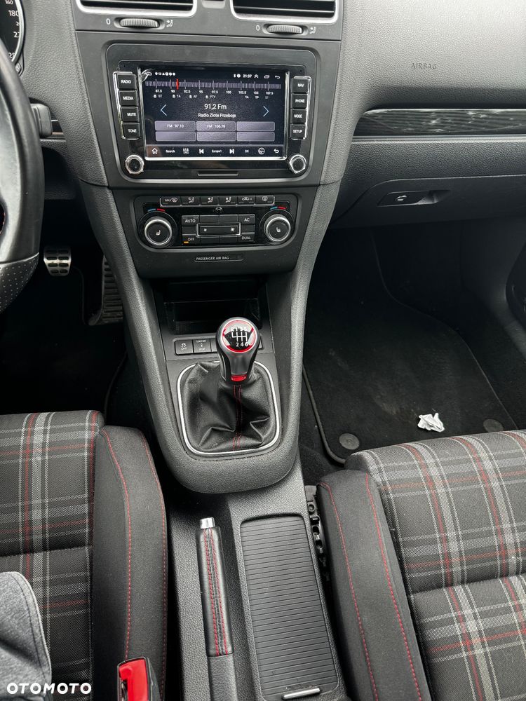 Volkswagen Golf - 16
