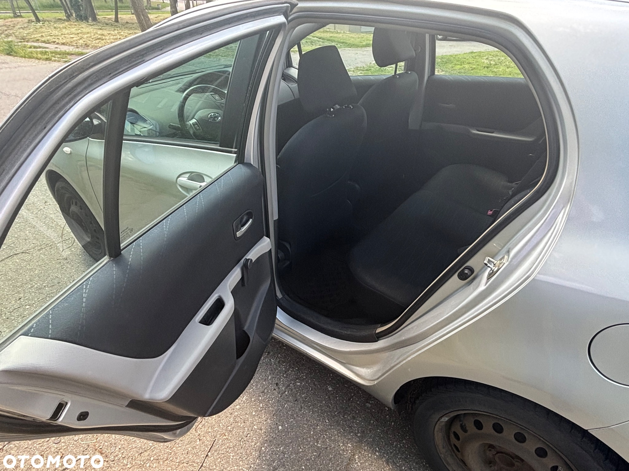Toyota Yaris 1.3 - 9