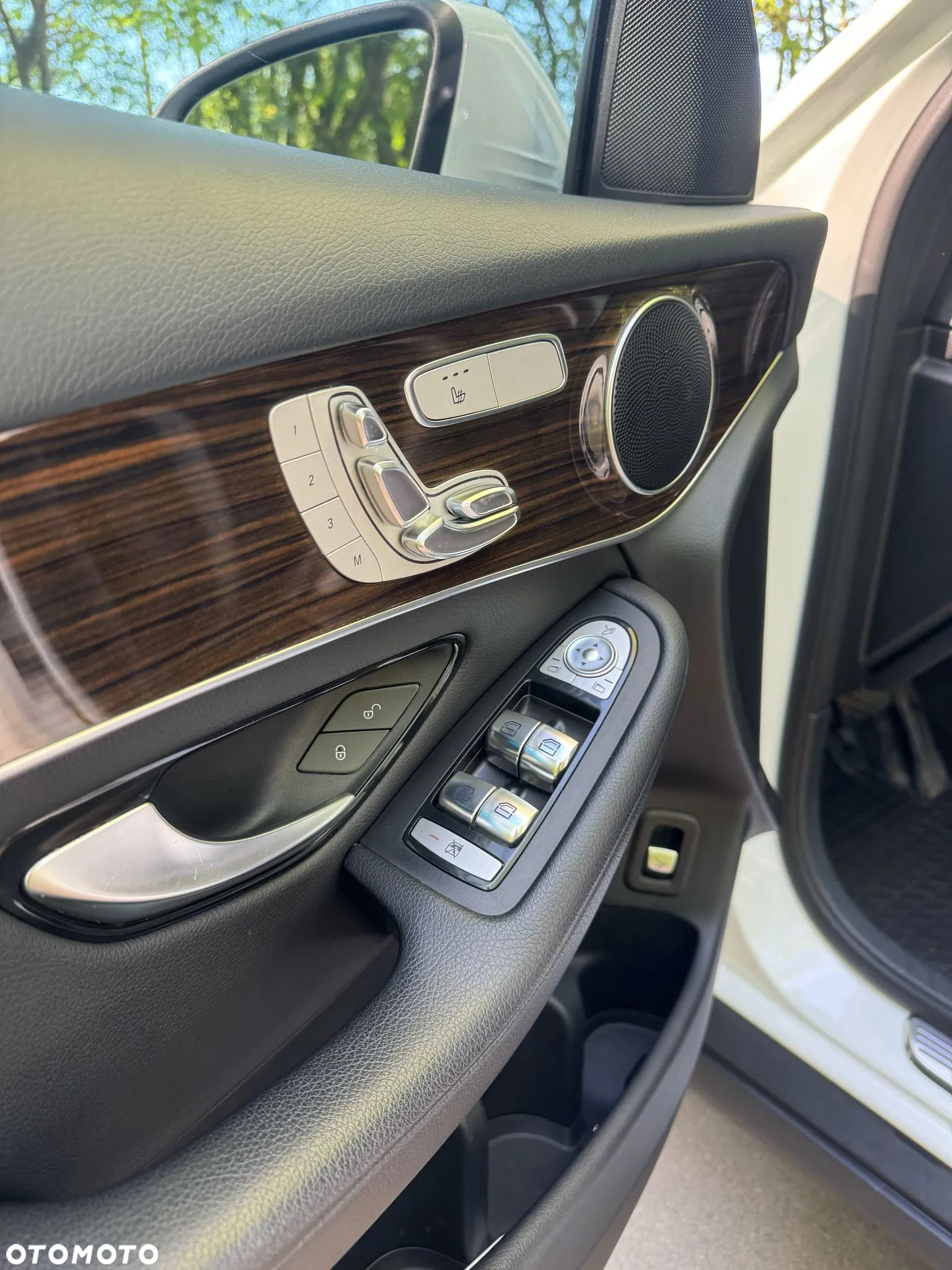 Mercedes-Benz GLC 300 4Matic 9G-TRONIC AMG Line - 3