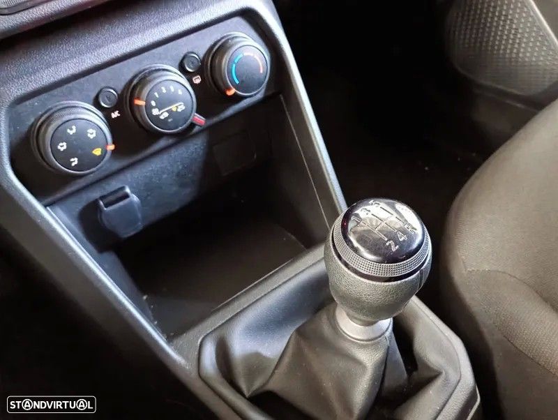 Dacia Sandero 1.0 SCe Essential — fotografia 17