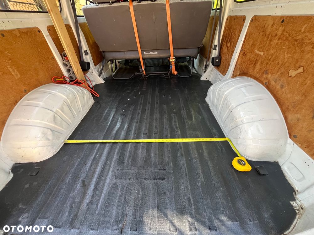 Toyota Hiace - 12