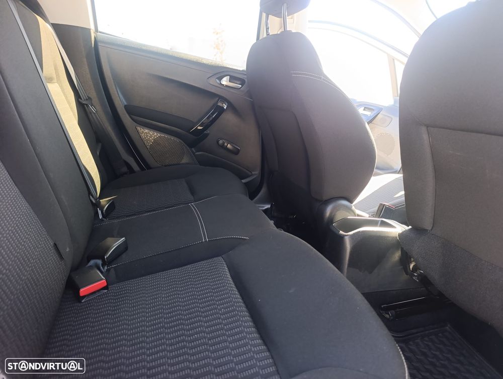 Peugeot 208 1.2 PureTech Style - 17