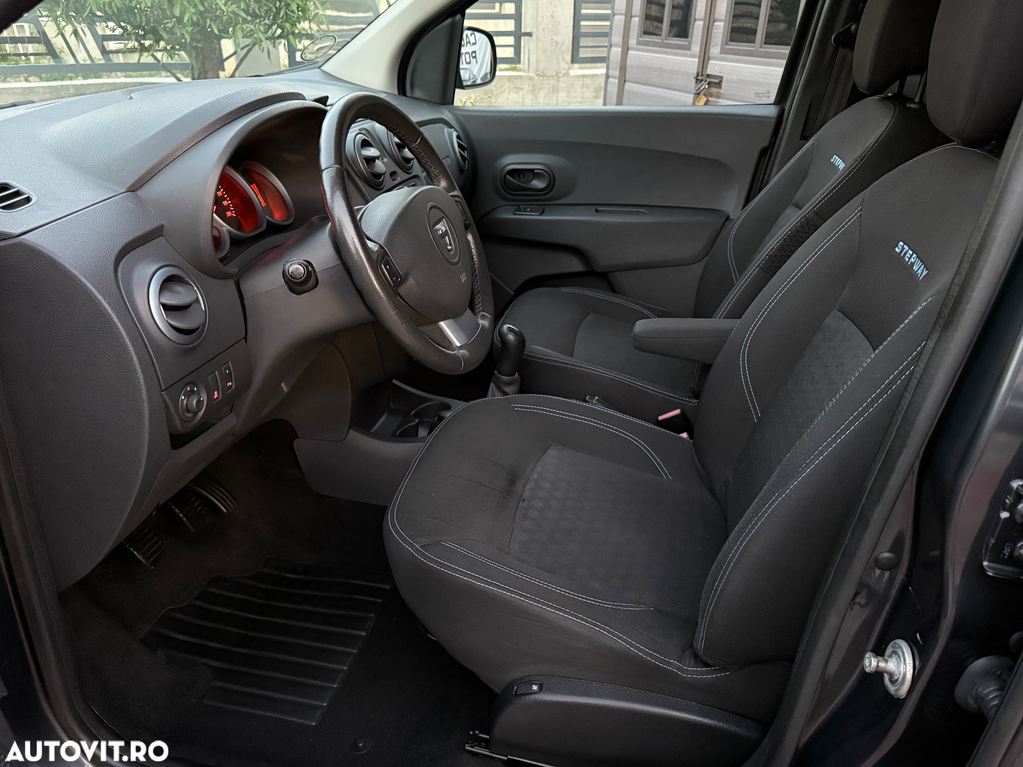 Dacia Lodgy 1.5 dCi Stepway - 14