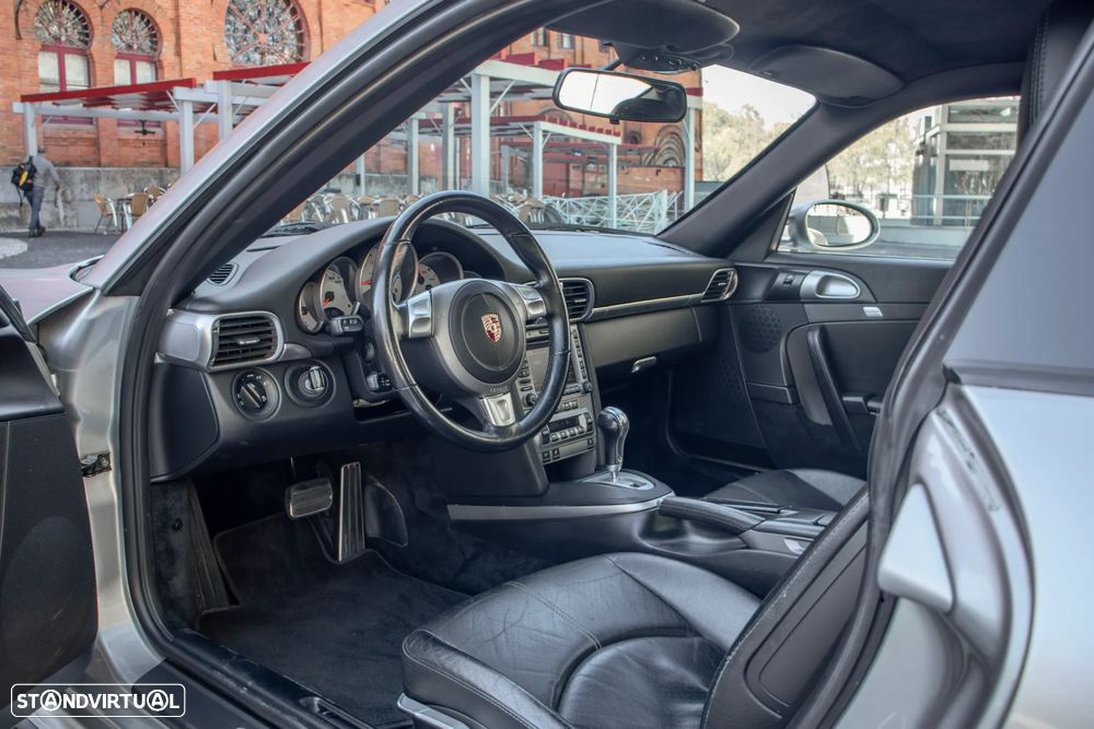 Porsche 911 Série F - 6