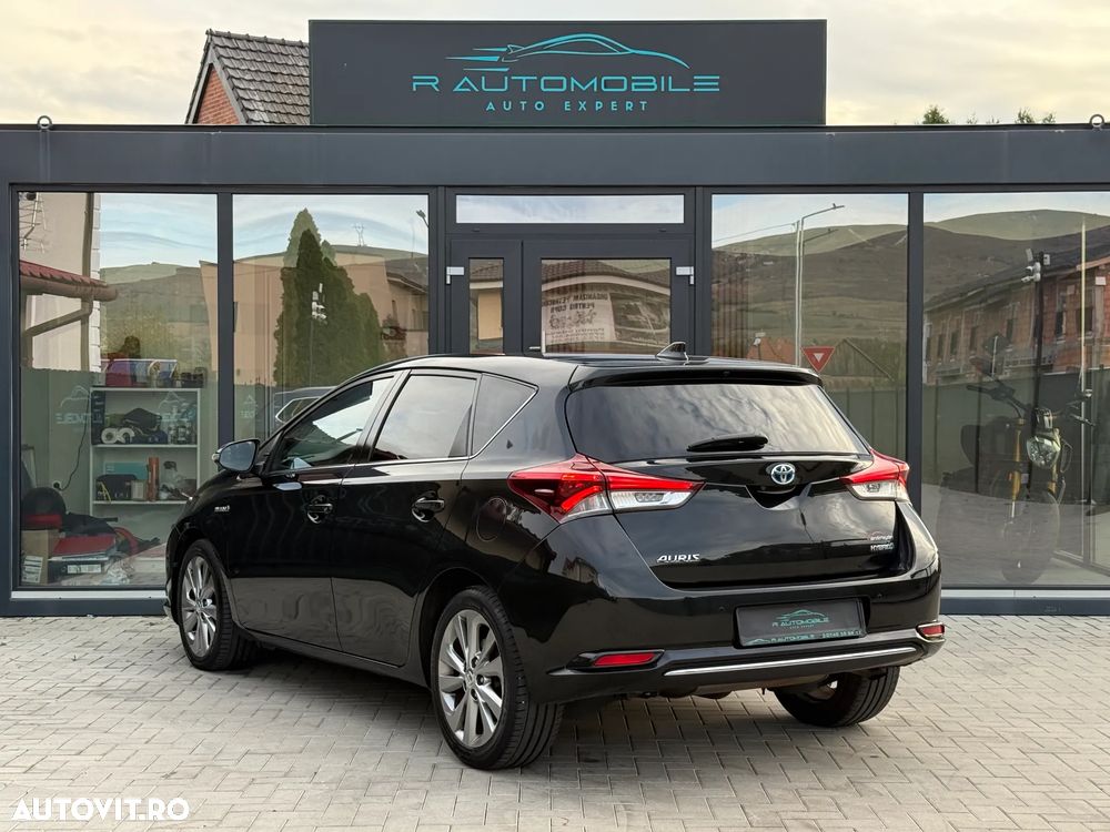 Toyota Auris 1.8 L VVT-i Hybrid Sol + - 6