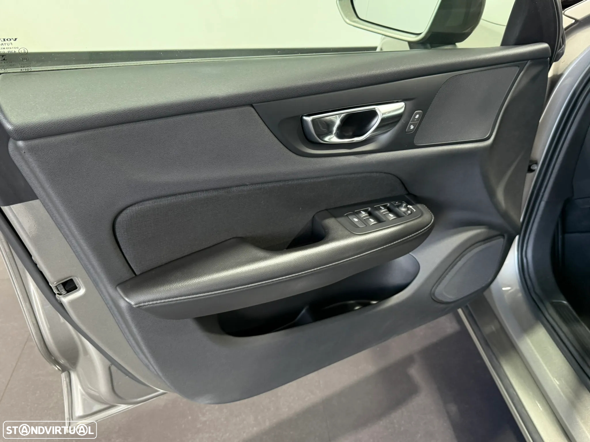 Volvo V60 2.0 B4 Momentum Geartronic - 18