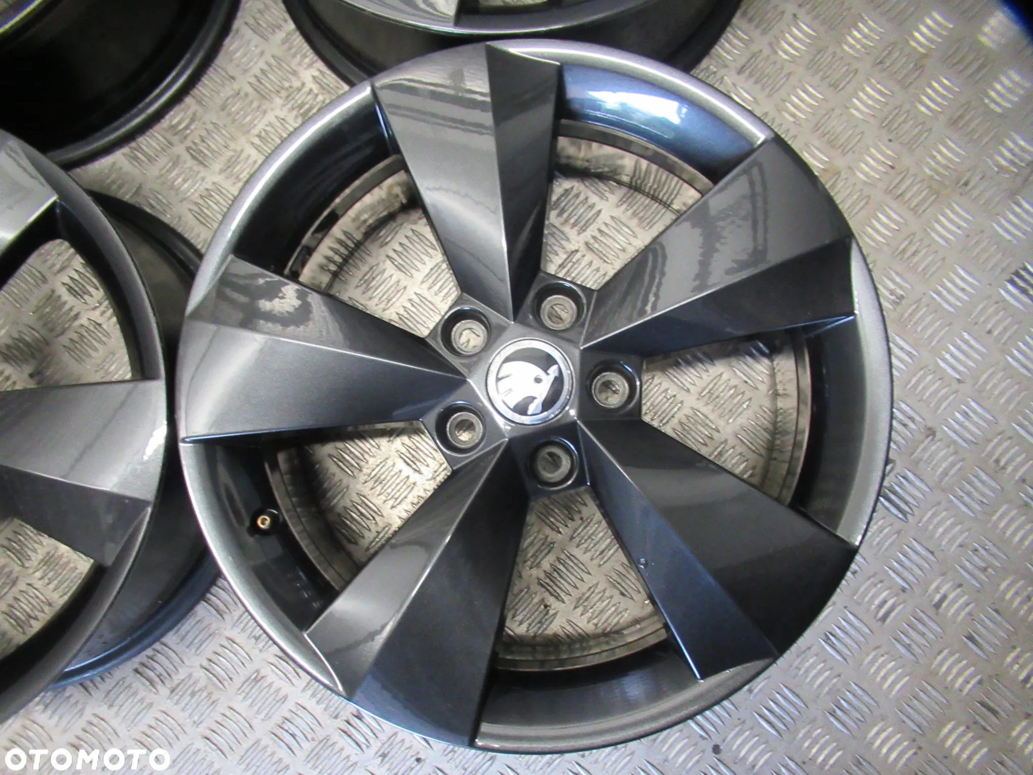 Felgi Skoda Octavia Karoq Kodiaq Superb Yeti 6,5Jx17 et38 5x112 - 6