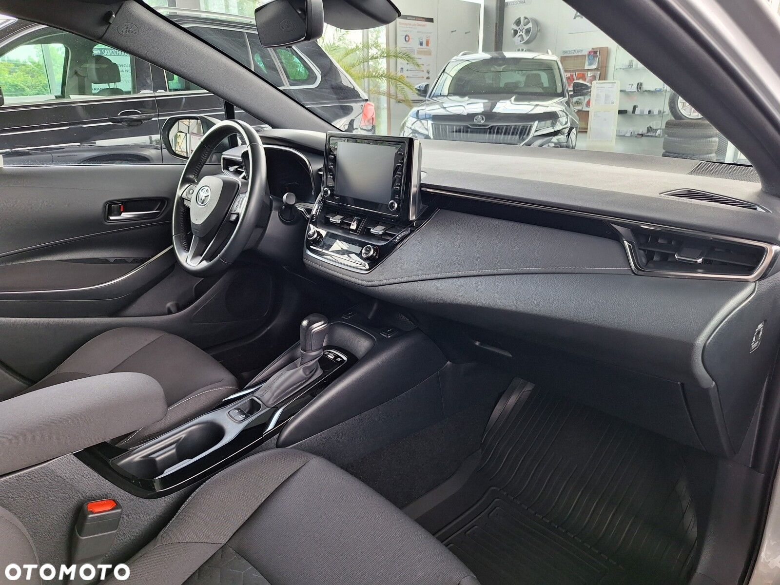 Toyota Corolla 1.8 Hybrid Comfort - 17
