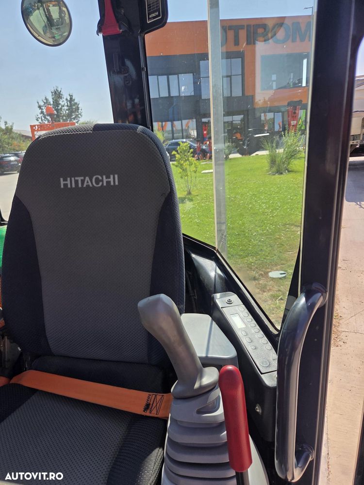 Hitachi ZX33U-6, 2023, 1.905 ore, Masa operationala 3,7 tone, CUPLA RAPIDA HIDRAULICA si 3 CUPE NOI, Lama nivelare, ad sapare 3,5m, latime 1,55m, aer conditionat, antifurt, inst picon, ridica 2,7t, posibil leasing 4 ani, PROMOTIE 36.900 EUR+Tva - 23