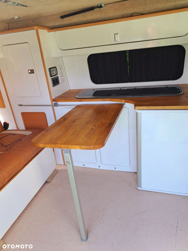 Volkswagen Caravelle - 2