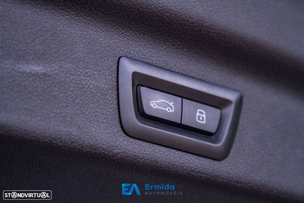 BMW X1 sDrive18i Pack Desportivo M - 54