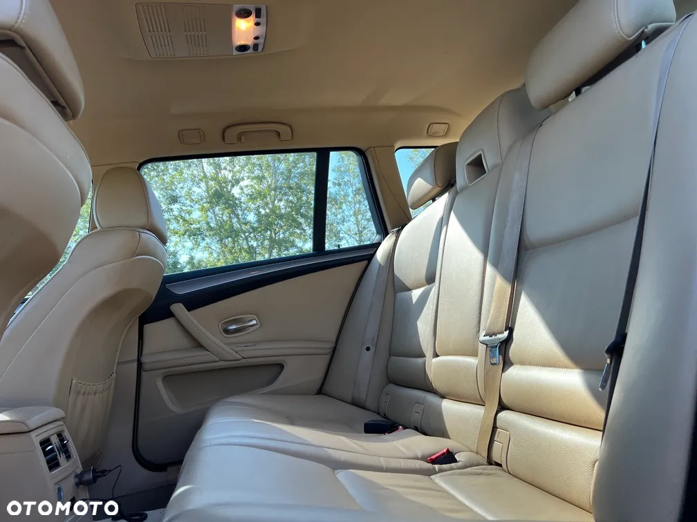 BMW Seria 5 530i Touring - 22