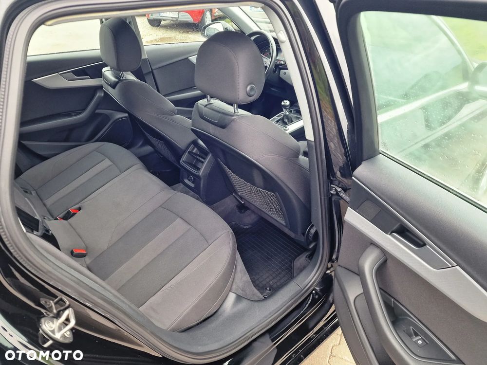 Audi A4 Avant 2.0 TDI DPF clean diesel S line Sportpaket - 26