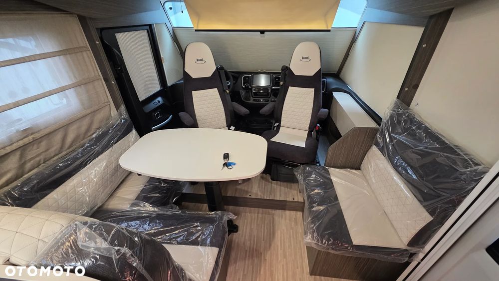 McLOUIS NEVIS 879 - INTEGRA - KAMPER - 10
