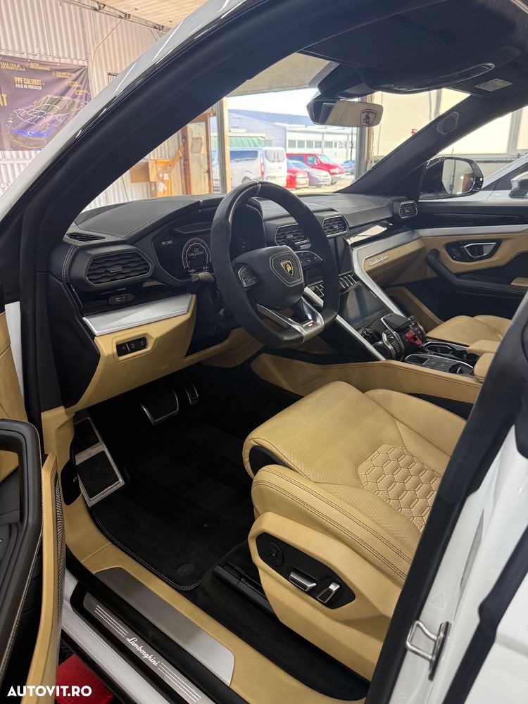 Lamborghini URUS - 8