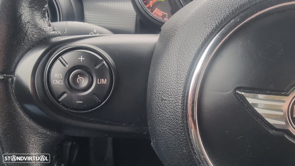 MINI 5 Portas Cooper D Auto - 21