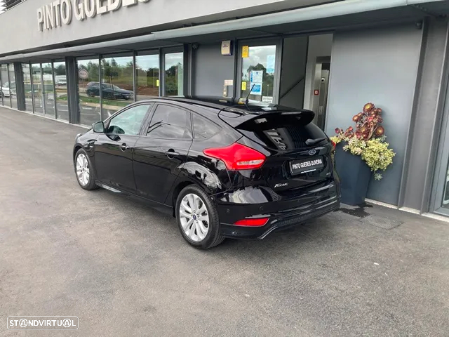 Ford Focus 1.0 EcoBoost S&S ST-Line - 5