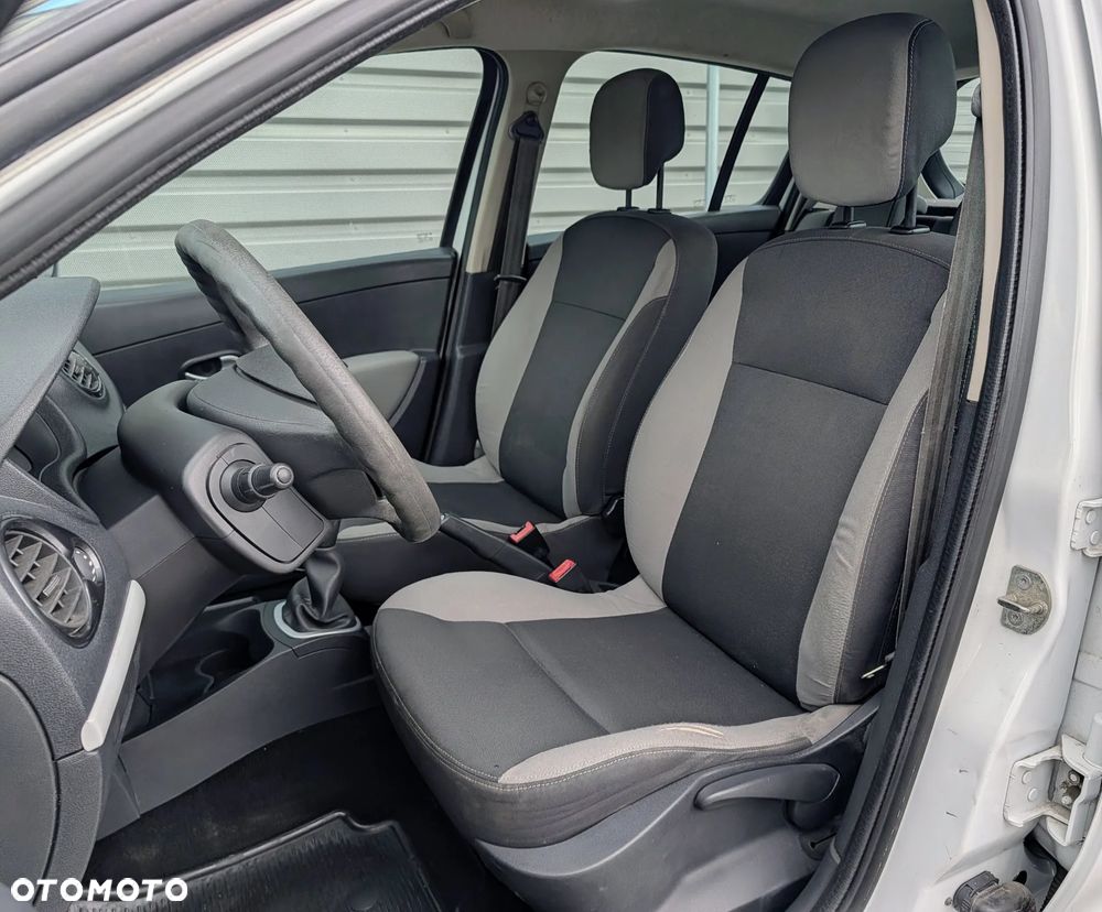 Renault Clio 1.5 dCi Authentique - 6