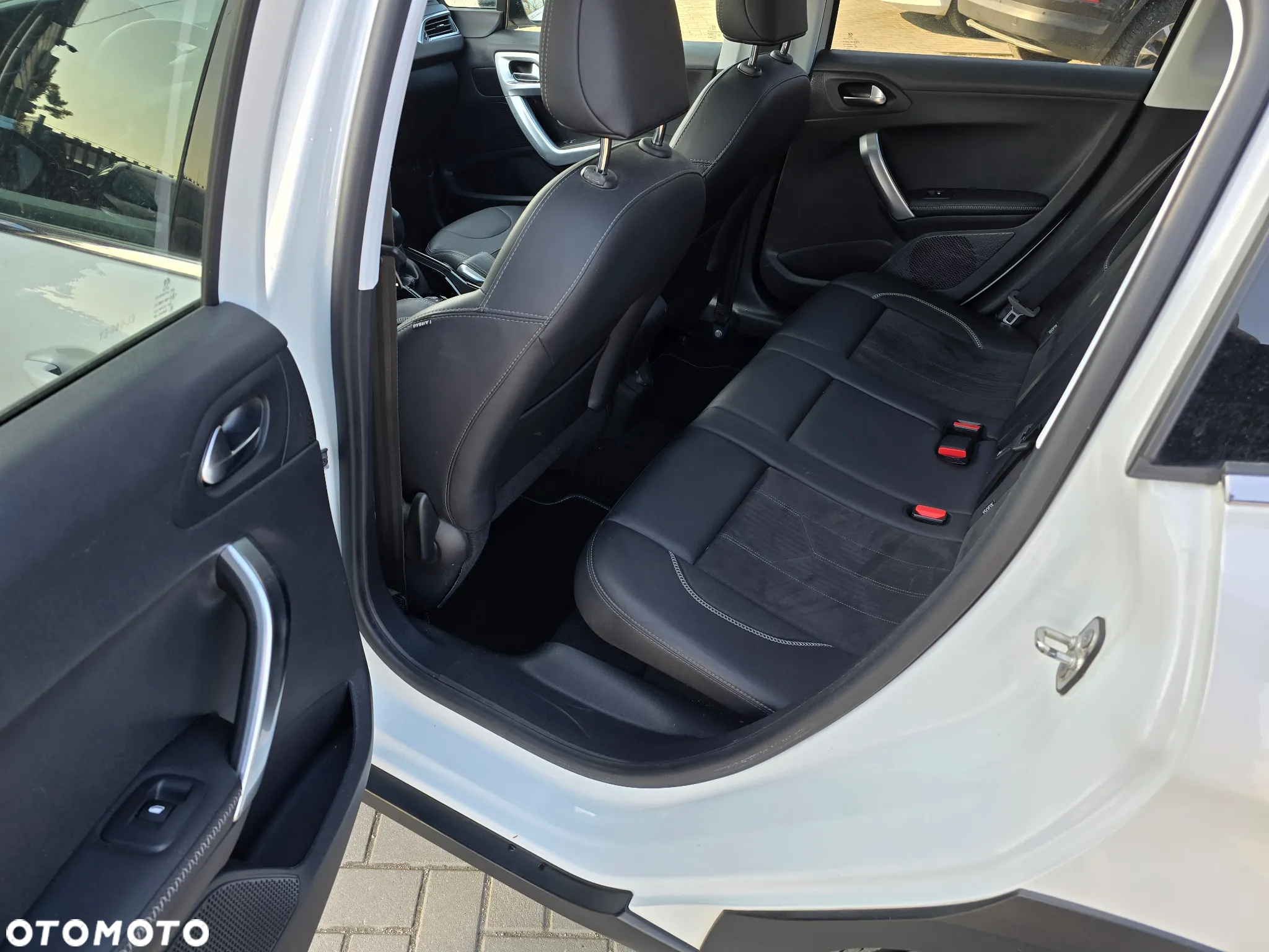 Peugeot 2008 - 9