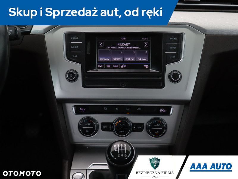 Volkswagen Passat - 15