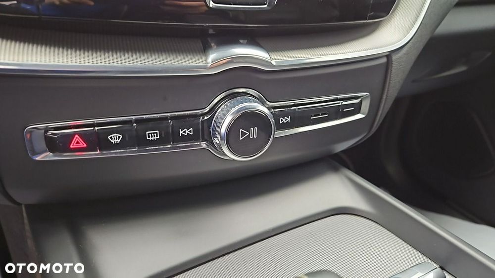Volvo XC 60 B4 B R-Design - 19