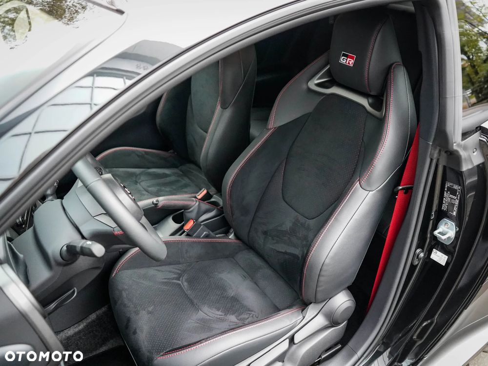 Toyota Yaris 1.5 GR Sport - 36