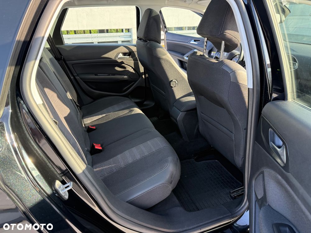Peugeot 308 SW 1.2 PureTech GPF Allure S&S EAT8 - 23