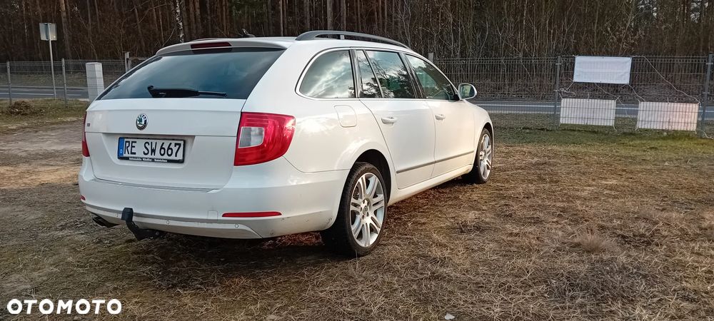 Skoda Superb 2012 photo 2