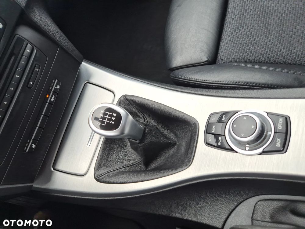 BMW Seria 3 318i Edition Exclusive - 16