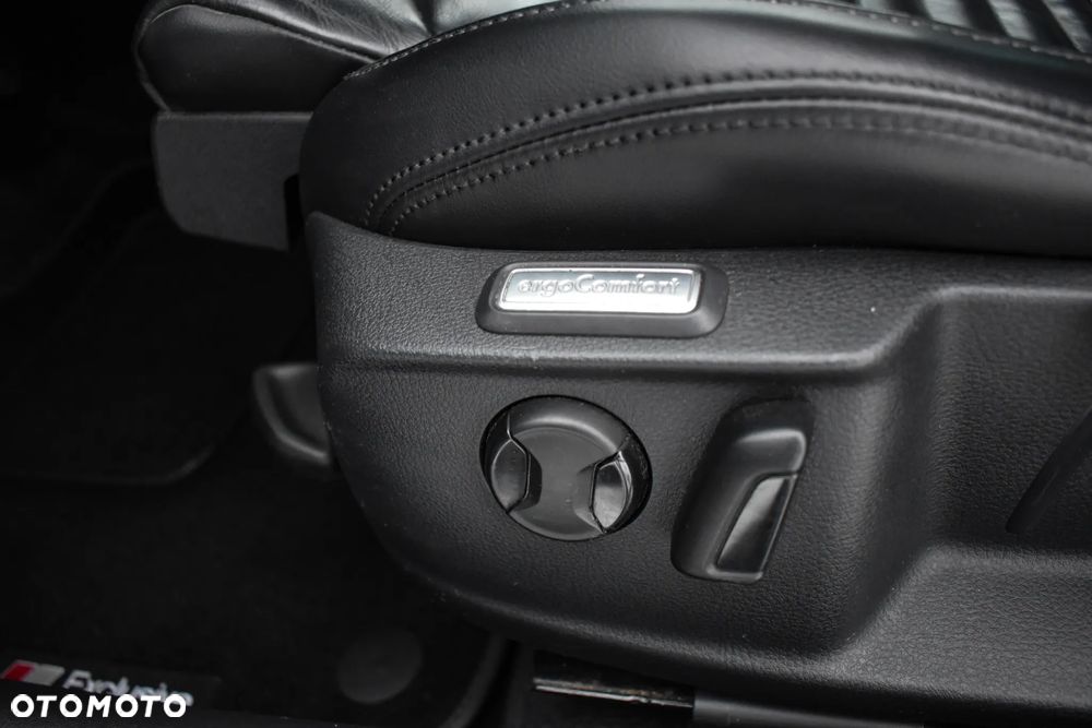 Volkswagen Passat 2.0 TDI DSG BlueMotion Technology R-Line - 13