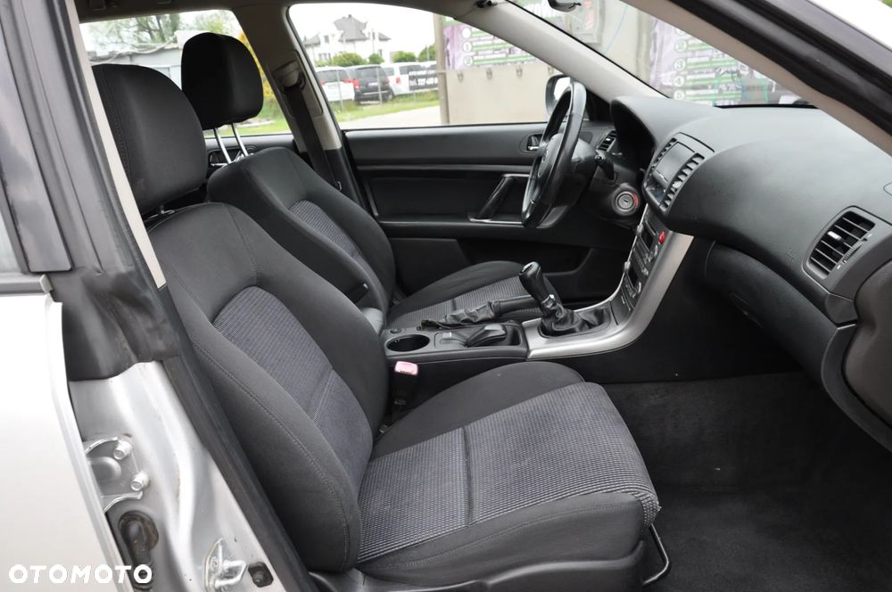 Subaru Outback 2.5i MT - 22